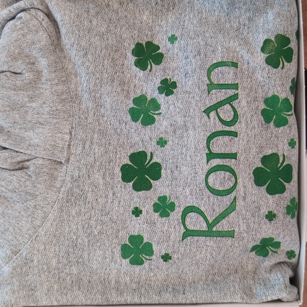 New Ronan Lucky Clover sweatshirt youth Medium